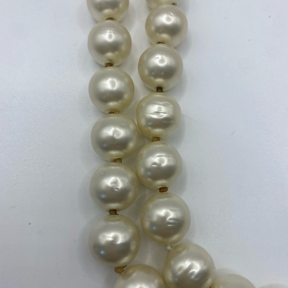 Vintage Chanel Two Strand Pearl 12mm Necklace W/Gripoix Clap - Picture 5 of 14